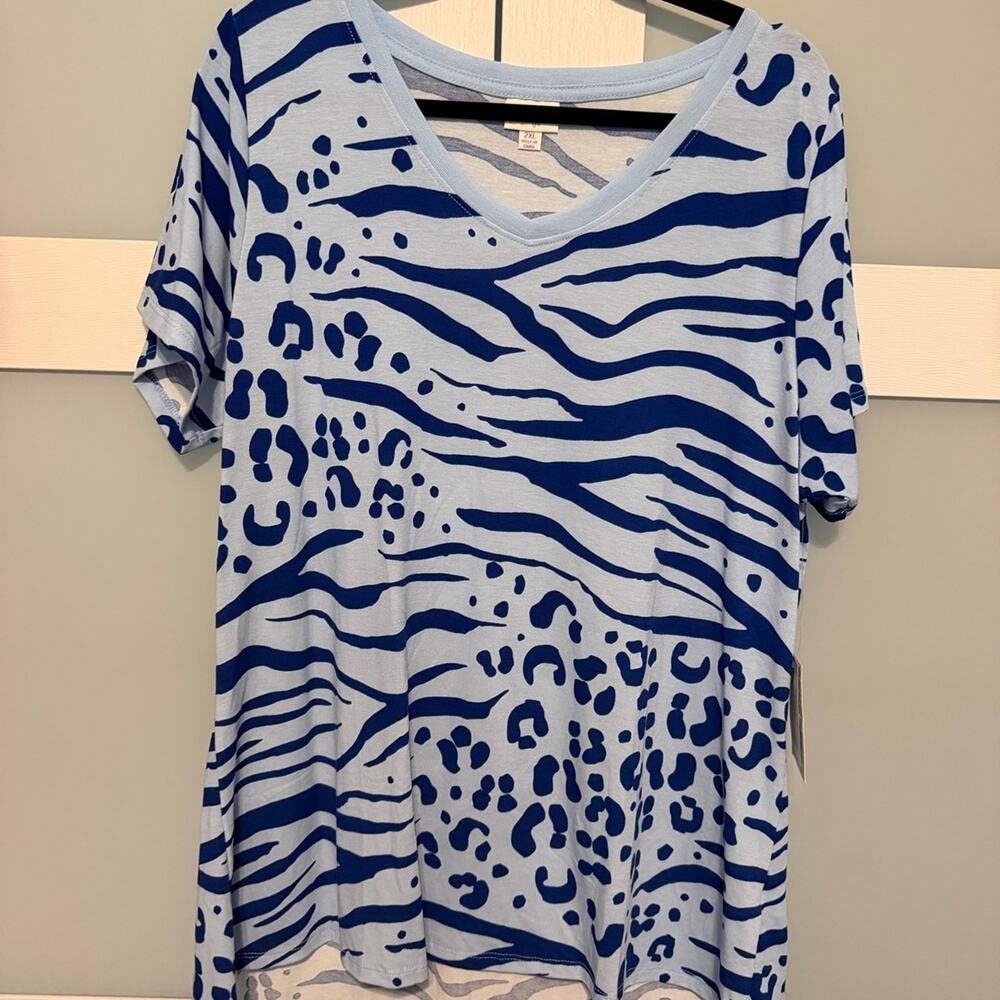 NWT LuLaRoe Christy T V-Neck Animal Print Top Blue White Size 2XL